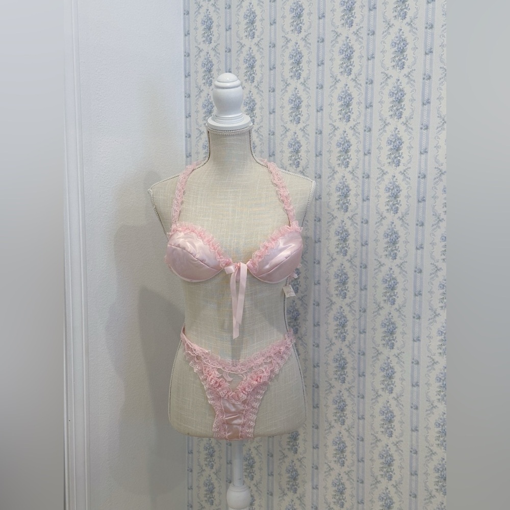 BNWTs vintage pink fredricks of hollywood lingerie set